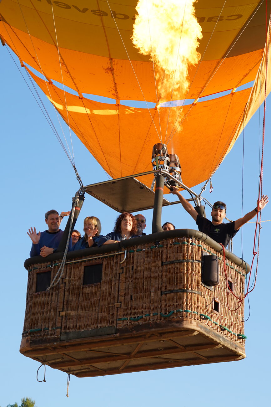 hot air balloon flight in the Empordà between sea and mountains