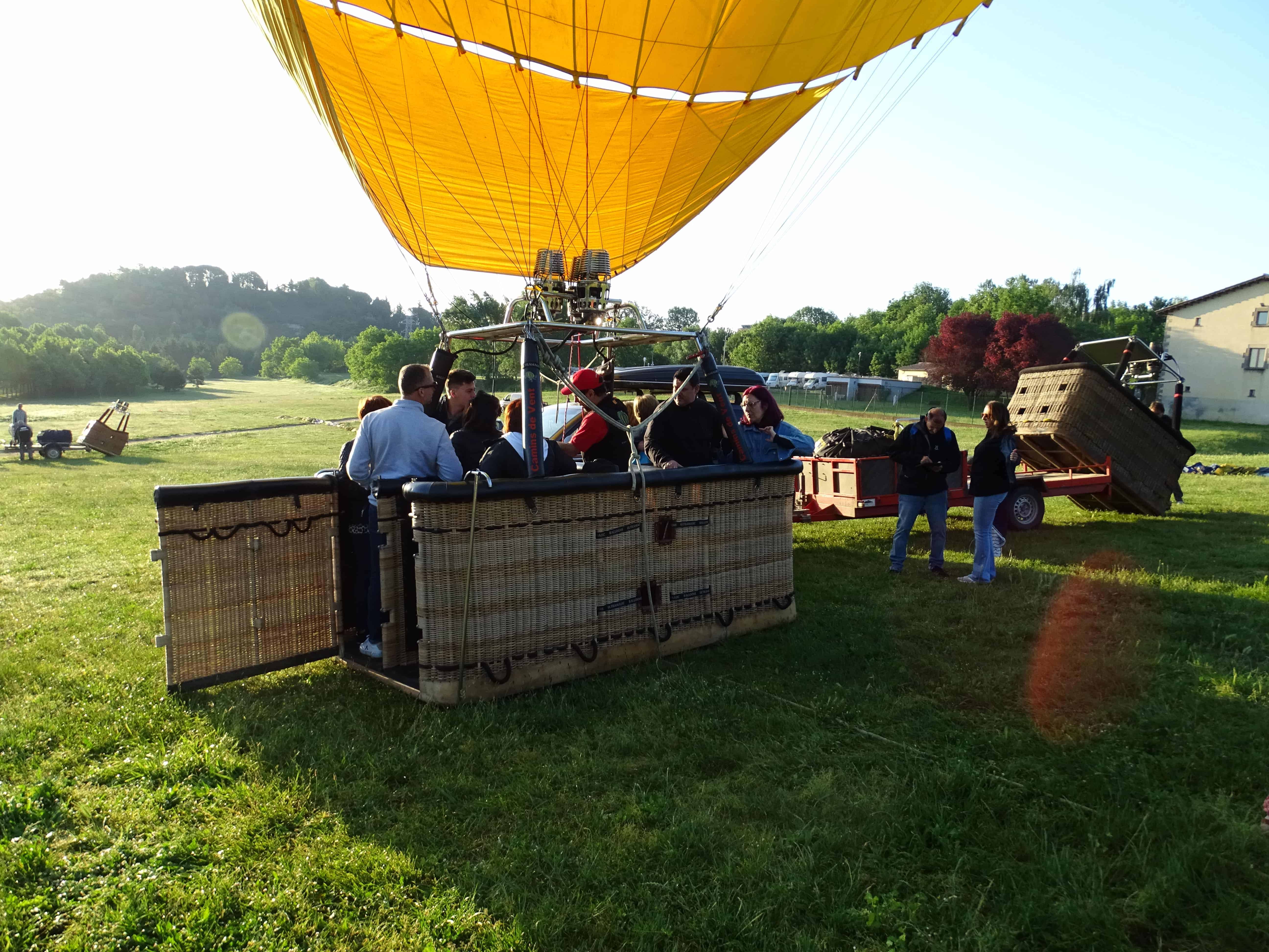globus aerostàtic amb porta d’accés per viure una experiència còmoda