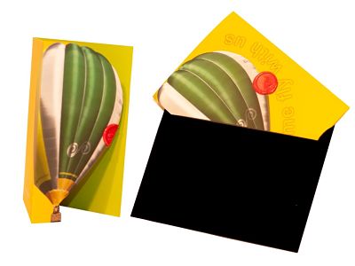 Carpeta lacrada de regalo con un globo dibujado