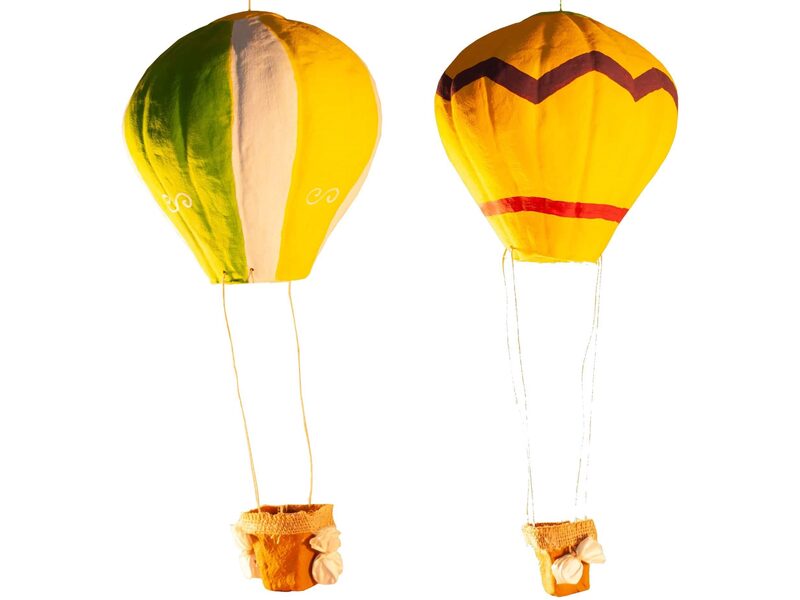 Globo de papel maché decorativo con los colores de Camins de Vent