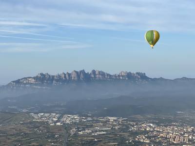 La Màgia dels Vols en Globus a Montserrat: Una Experiència única per a l'Hivern